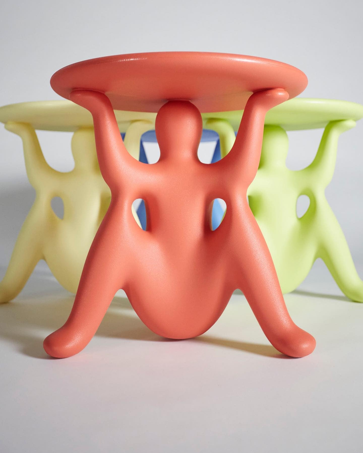Helpyourself Side table