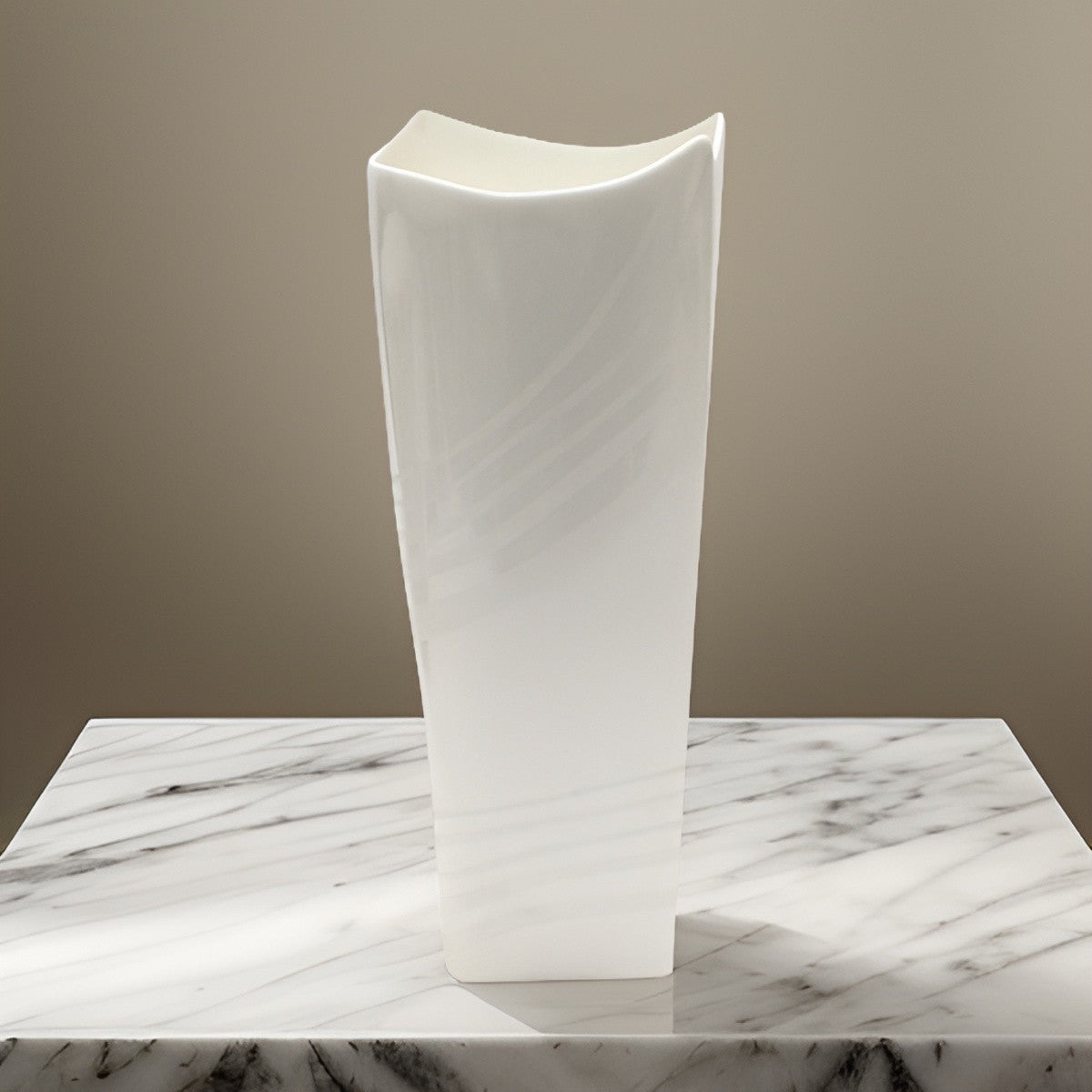 Vaso Porcellana Fantasia Bocca Ondulata