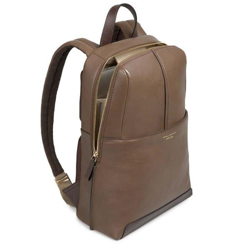 zaino con un comparto in pelle marrone