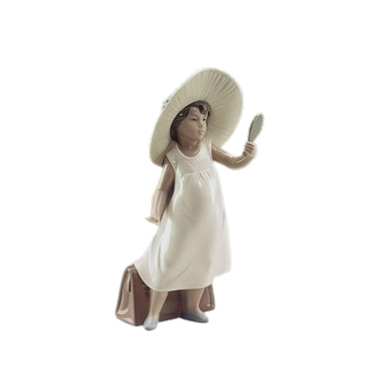 Giocando con lo specchio Nao By Lladro`