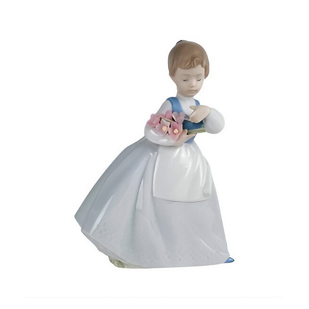 Signorina con ramo Nao By Lladro`