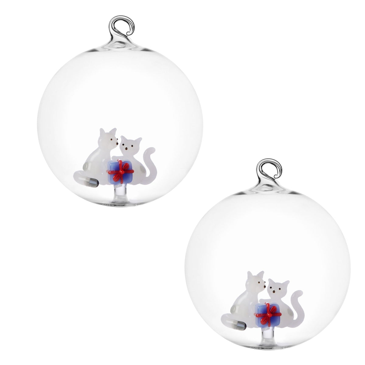 Set 2 Palle Natale Gatti Bianchi Con Regalo Azzurro - 12 Cm Ichendorf