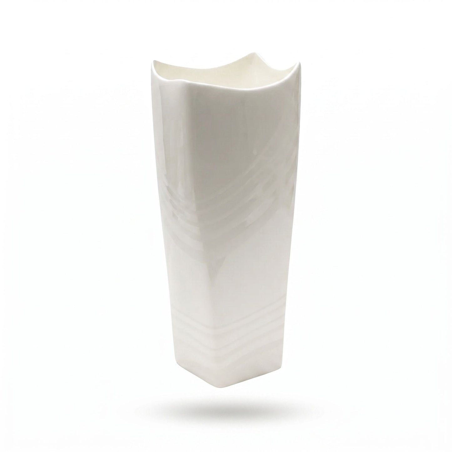 Vaso Porcellana Fantasia Bocca Ondulata Ginori 1735